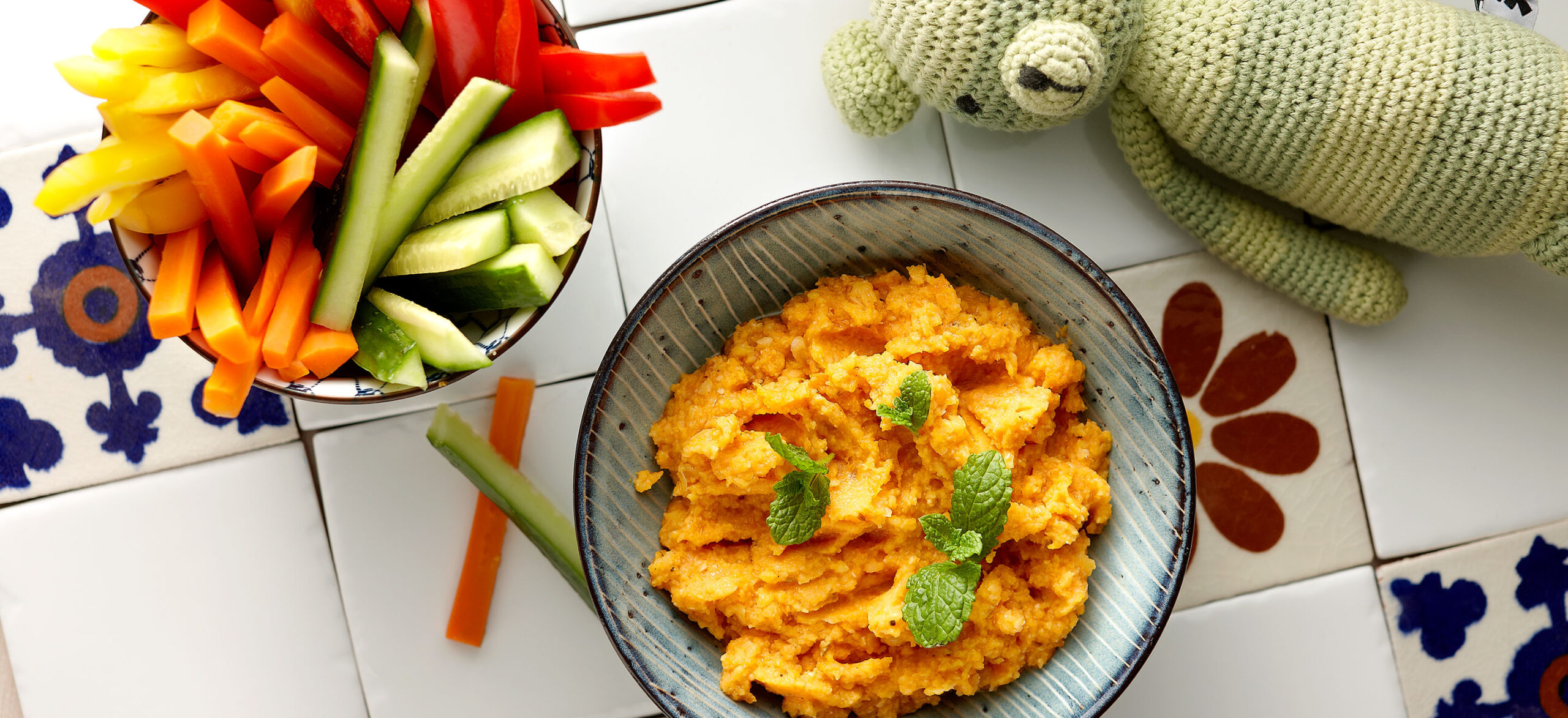Hummus met Wortel- en Komkommersticks